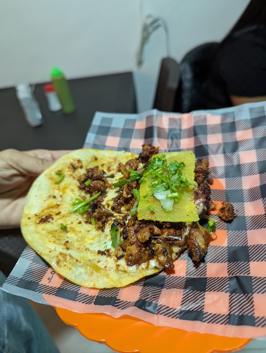Tacos y litros los Carnales
