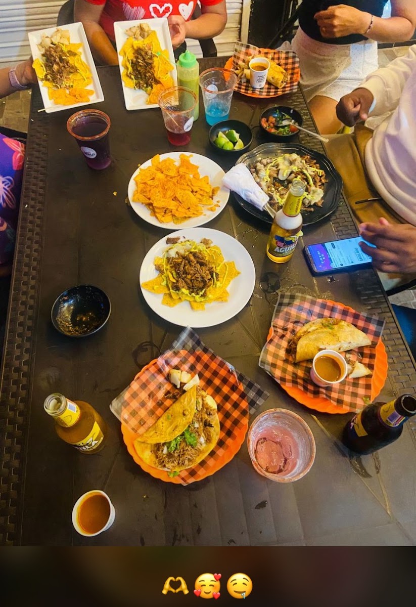 Tacos y litros los Carnales