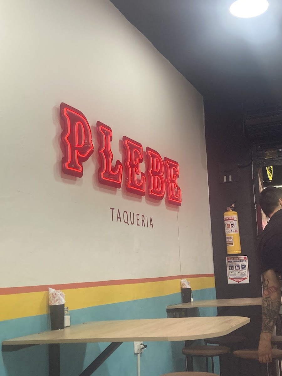 PLEBE taquería