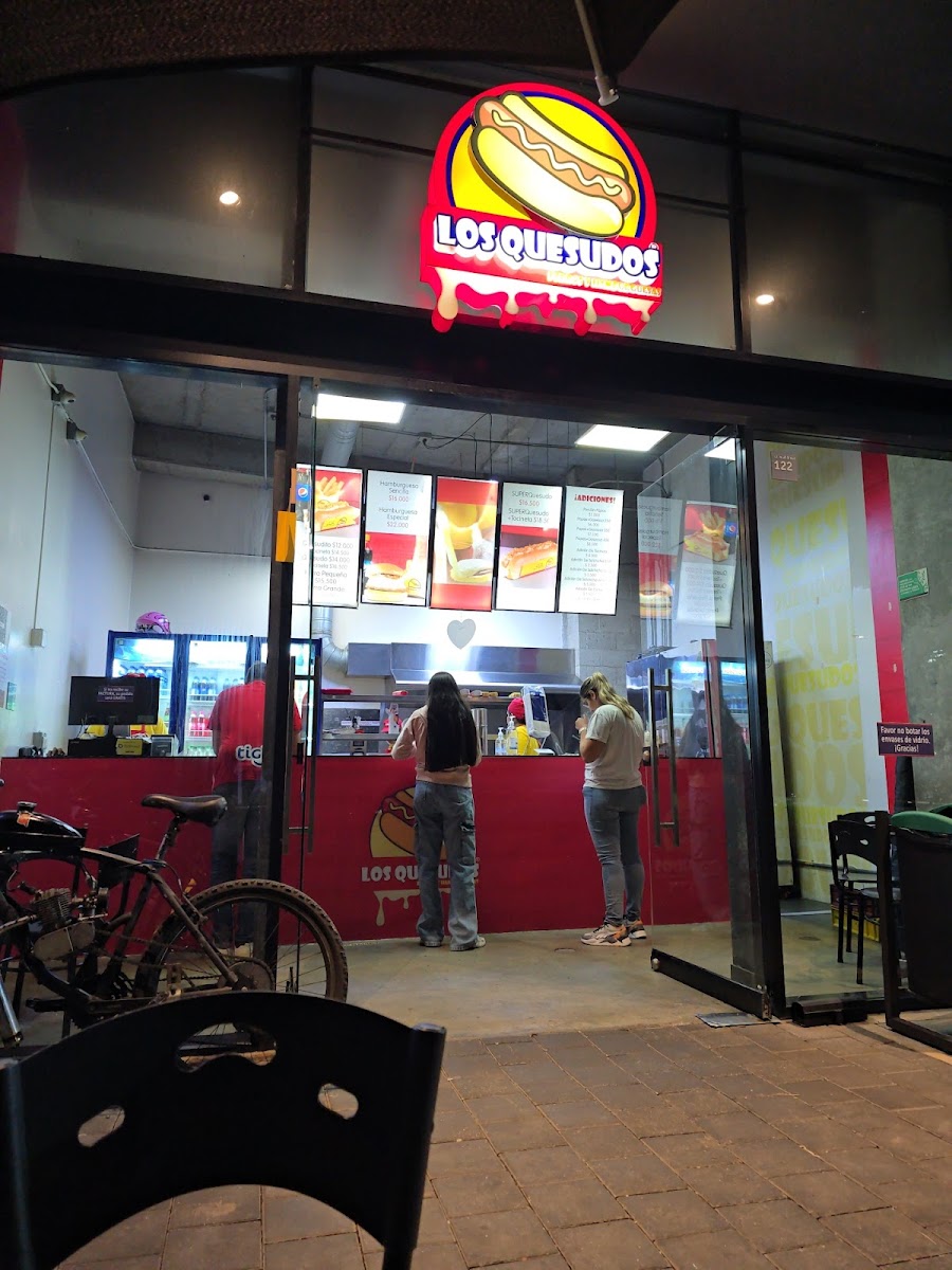 Los Quesudos Perros y Hamburguesas Sede El Poblado