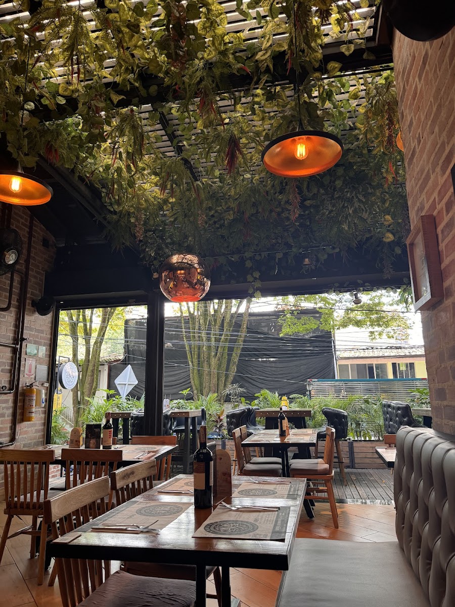 Ammazza | Pizzeria & Gin Garden - Provenza