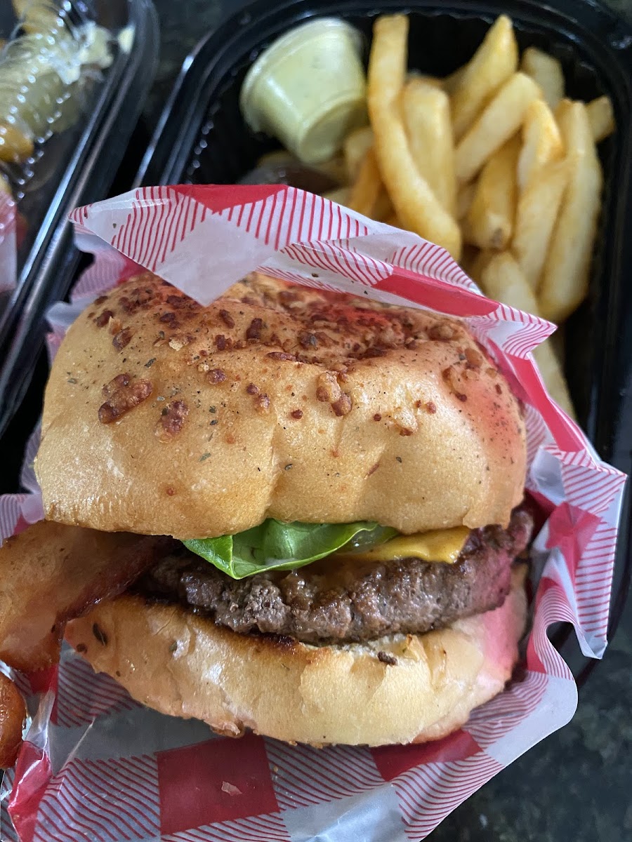 O.M.G! Burger & WIngs