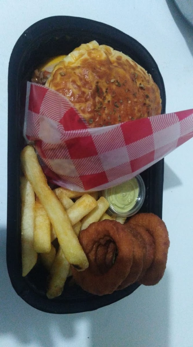 O.M.G! Burger & WIngs