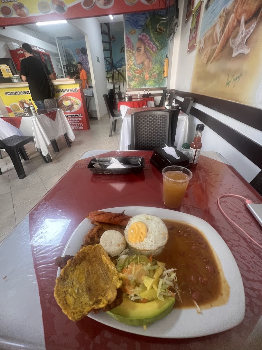 Restaurante De Comida De Mar y Antioqueña el Sazón de las Negras