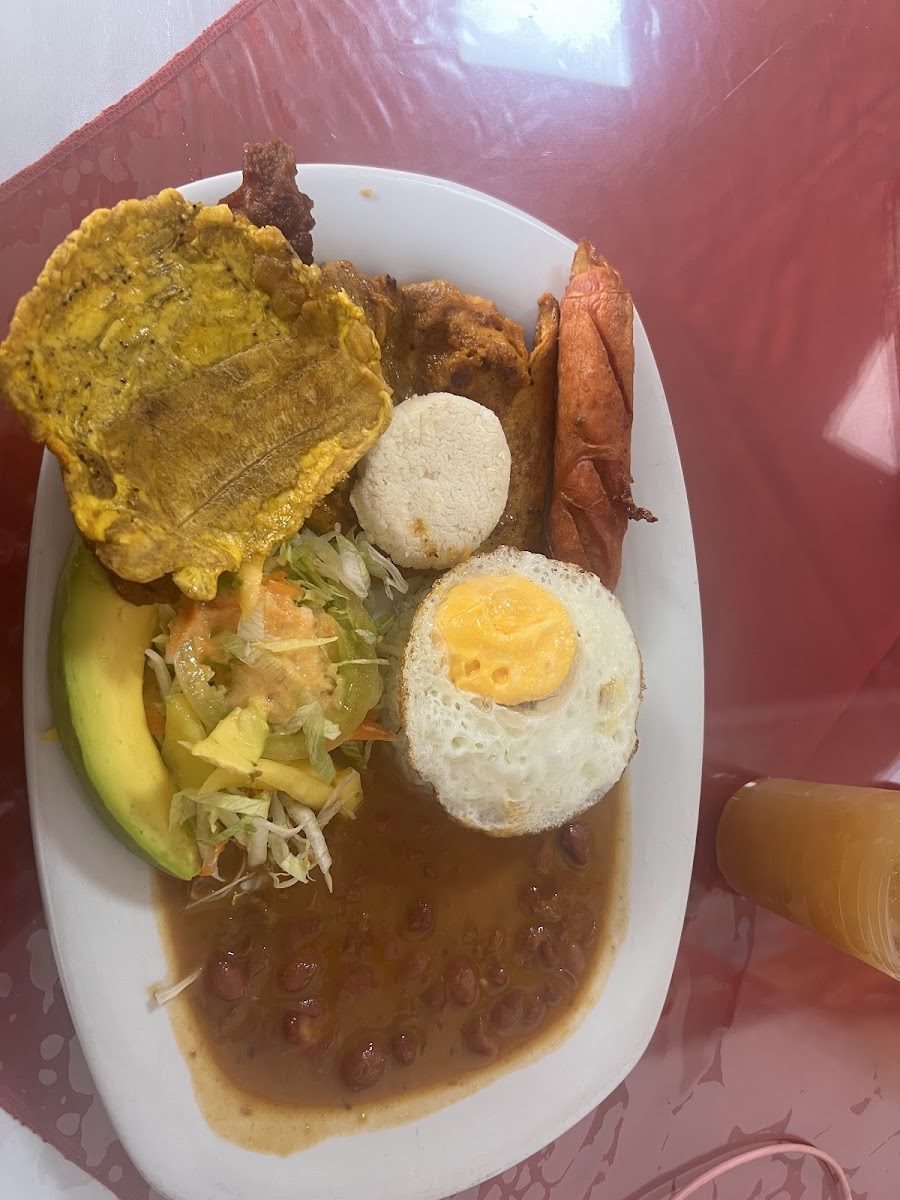Restaurante De Comida De Mar y Antioqueña el Sazón de las Negras