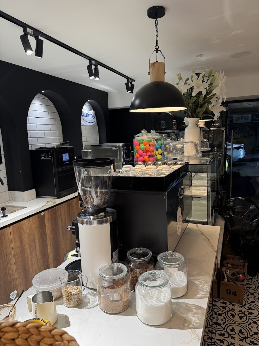 Amassita Brunch & Bakery