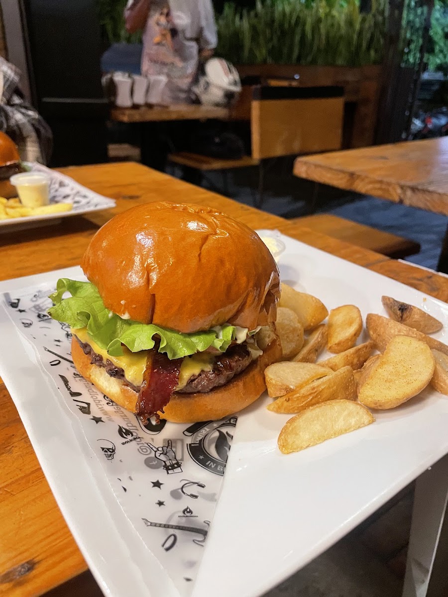 Idol Burger