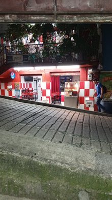 Brostyasados tres esquinas