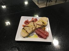 CARMEZI. CHARCUTERIA & PARRILA