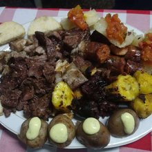 Carnes Al Carbón Robert