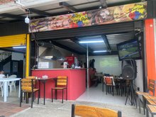 Carnes sopas y arepas