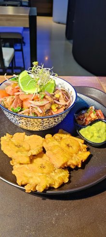 Cazuela y patacón