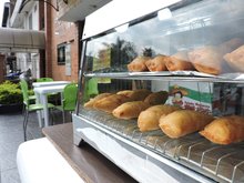 Empanadas , pasteles y pollo asado del tio pacho