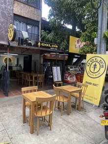 Gold’s Restobar