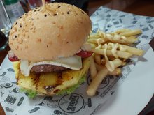 Huber Parrila Bar