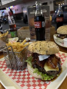 La Burgesería Gourmet