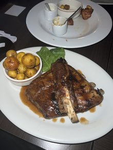 La oficina parrilla y bar