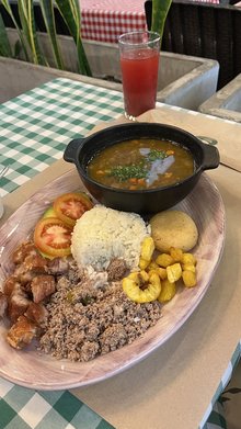 Las Cazuelas