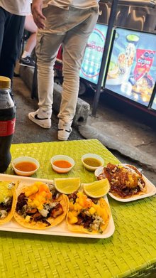 los propios tacos barrio antioquia