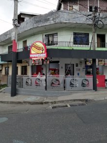 Los Quesudos Perros y Hamburguesas sede Campo Valdes