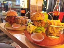 Lounge Food and Drink's