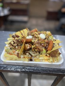 MACABRA Papas & Parrilla