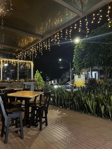 Makalú Pizza y Café