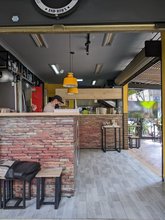 Mas q’ alitas burgers and ribs