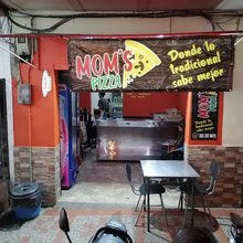 MOM'S PIZZA