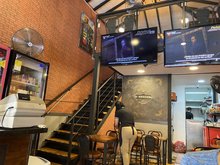 Monumental Food Sport Bar