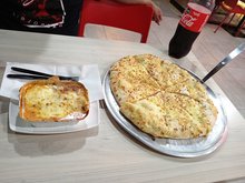 People pizzas