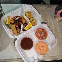 PIG AL BARRIL - CHICHARRÓN Y COSTILLAS