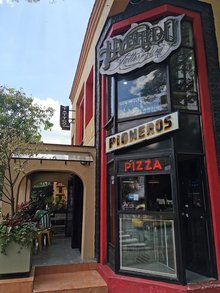 Pioneros Pizza