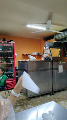 Pollos al carbón El Caleñito