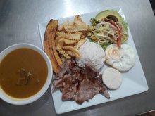 Restaurante entre palmeras
